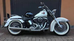Harley-Davidson 1584 Deluxe (2007 - 08) - FLSTN  (2)
