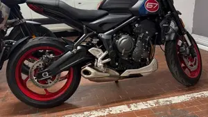 Triumph Trident 660 Triple Tribute Edition (2025 - 26)  (2)