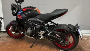 Triumph Trident 660 Triple Tribute Edition (2025 - 26)  (3)