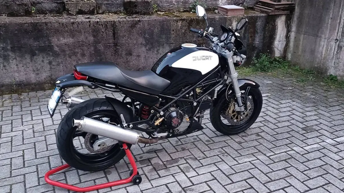 Ducati Monster 900 Dark I.E. (1999 - 02) 