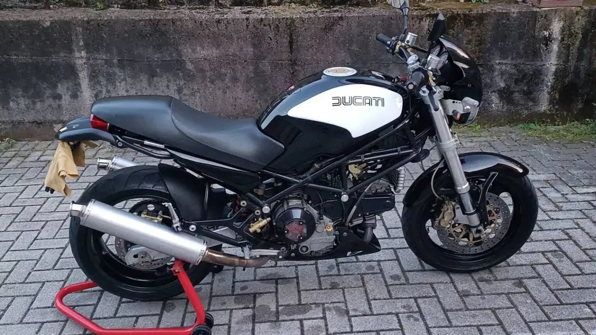 Ducati Monster 900 Dark I.E. (1999 - 02)  (3)