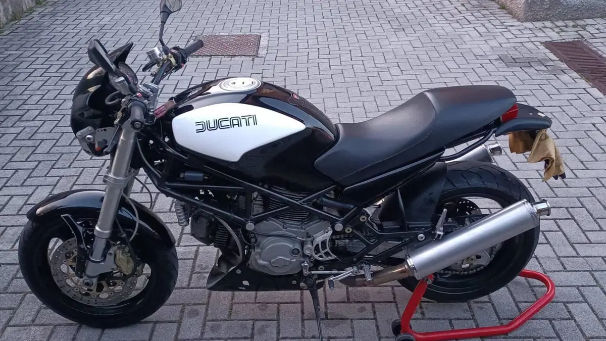 Ducati Monster 900 Dark I.E. (1999 - 02)  (4)