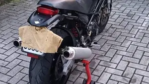 Ducati Monster 900 Dark I.E. (1999 - 02)  (5)