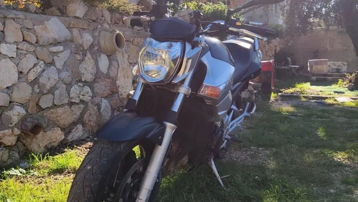 Suzuki GSR 600 (2006 - 11)  (8)