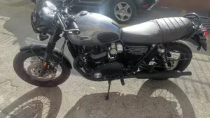 Triumph Bonneville T120 Black (2021 - 25)  (2)