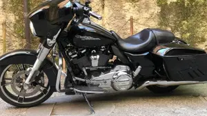 Harley-Davidson 107 Street Glide (2017 - 19) - FLHX  (2)