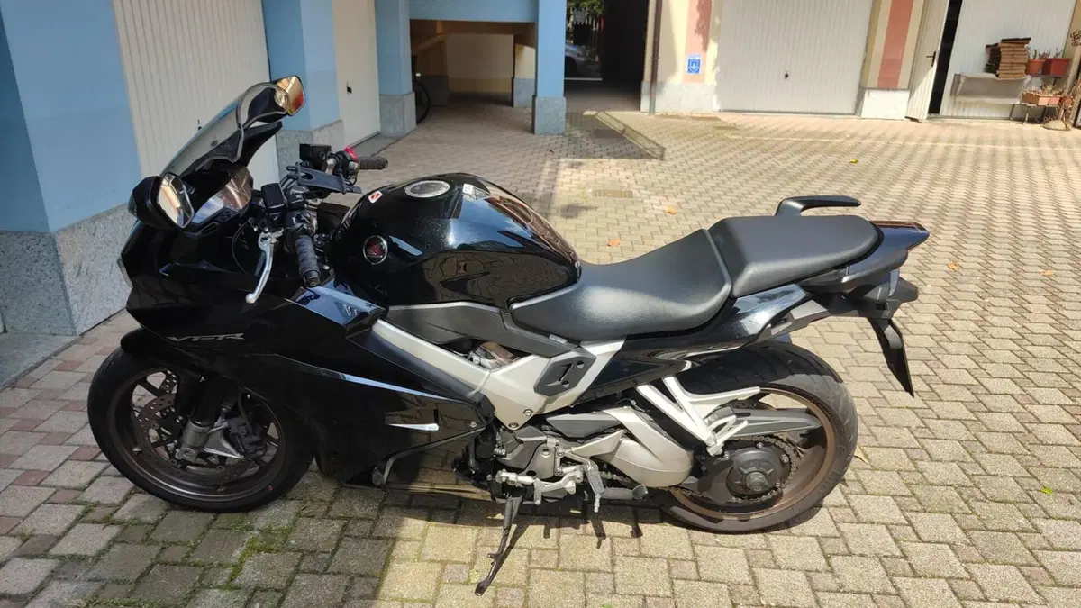 Honda VFR 800 F (2014 - 16) 