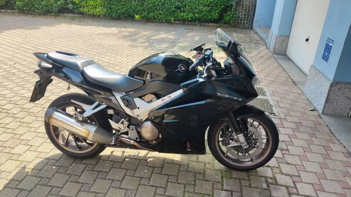 Honda VFR 800 F (2014 - 16)  (5)