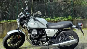 Moto Guzzi V7 III Milano (2018 - 20)  (2)