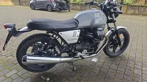 Moto Guzzi V7 III Milano (2018 - 20)  (3)