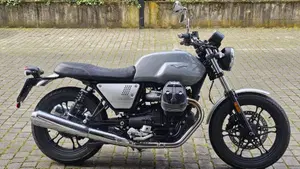 Moto Guzzi V7 III Milano (2018 - 20)  (8)
