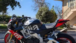 Aprilia Tuono V4 Factory (2017 - 18)  (2)
