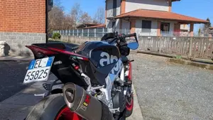 Aprilia Tuono V4 Factory (2017 - 18)  (3)