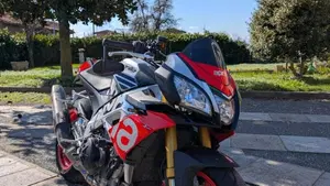 Aprilia Tuono V4 Factory (2017 - 18)  (6)