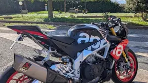Aprilia Tuono V4 Factory (2017 - 18)  (8)