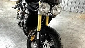 Triumph Street Triple (2007 - 12)  (2)