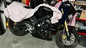 Triumph Street Triple (2007 - 12)  (4)