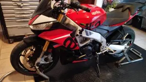 Aprilia Tuono V4 (2021 - 24)  (2)