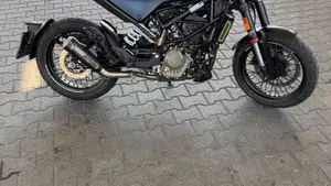 Husqvarna Svartpilen 125 (2021 - 23)  (2)