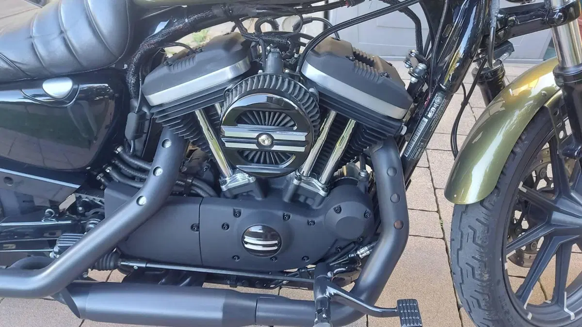 Harley-Davidson 883 Iron (2014 - 16) - XL 883N  (8)