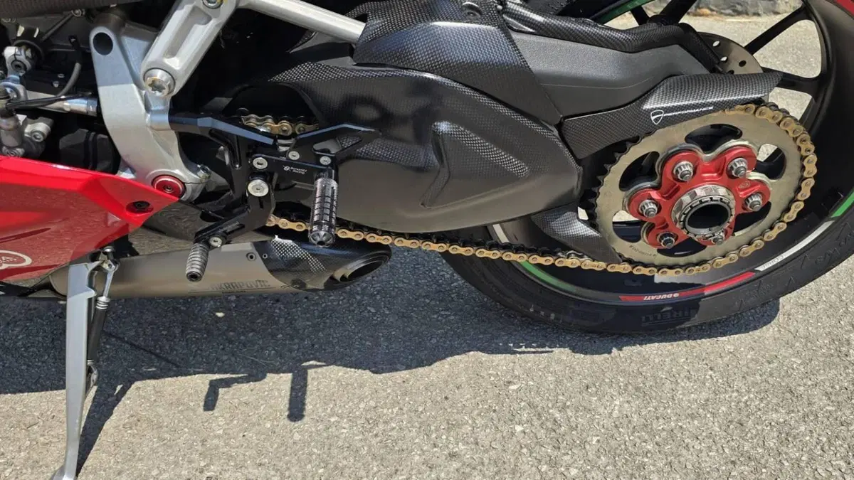 Ducati Panigale V2 Bayliss 1st Championship 20th Anniversary (2021 - 24)  (6)