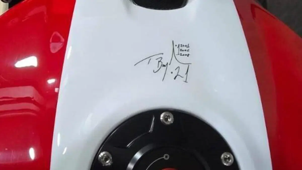 Ducati Panigale V2 Bayliss 1st Championship 20th Anniversary (2021 - 24)  (11)