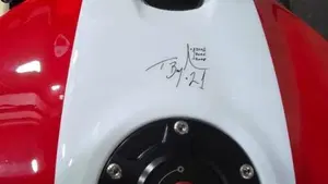 Ducati Panigale V2 Bayliss 1st Championship 20th Anniversary (2021 - 24)  (11)