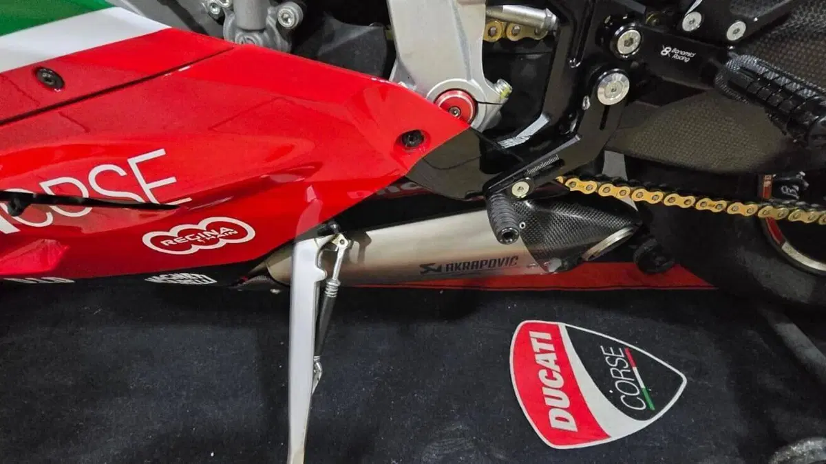Ducati Panigale V2 Bayliss 1st Championship 20th Anniversary (2021 - 24)  (12)