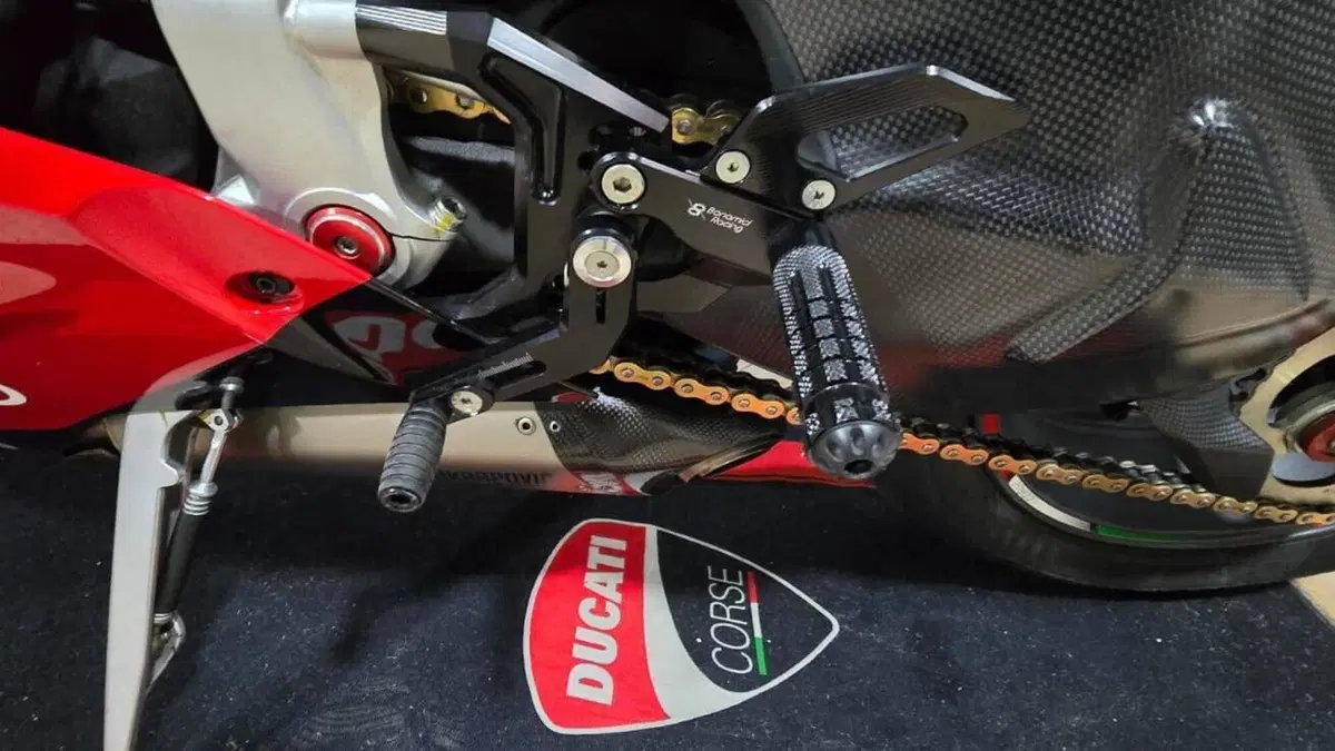 Ducati Panigale V2 Bayliss 1st Championship 20th Anniversary (2021 - 24)  (15)