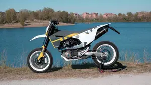 Husqvarna 701 Supermoto (2022)  (2)