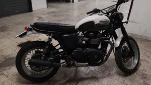 Triumph Scrambler (2006 - 17)  (3)