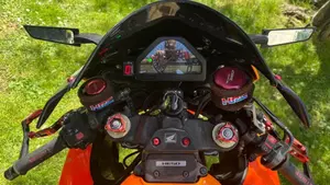 Honda CBR 1000 RR Fireblade (2006 - 07)  (2)