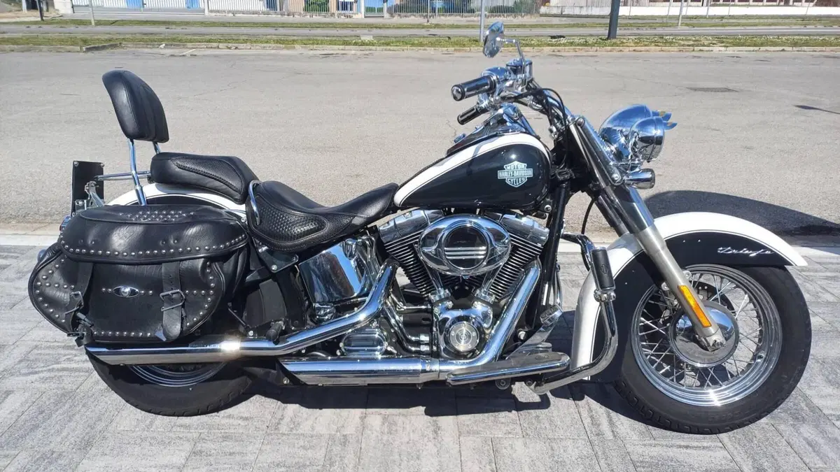 Harley-Davidson 1450 Deluxe (2005 - 06) - FLSTNI  (4)