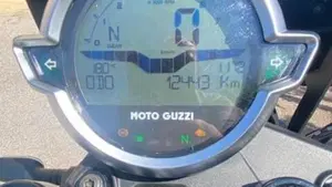 Moto Guzzi V7 Stone (2021 - 24)  (7)