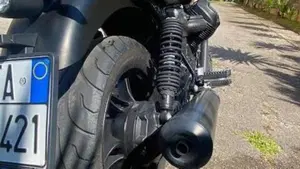 Moto Guzzi V7 Stone (2021 - 24)  (8)