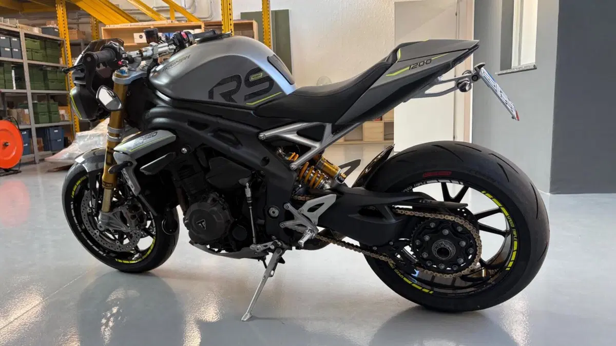 Triumph Speed Triple 1200 RS (2021 - 24)  (2)