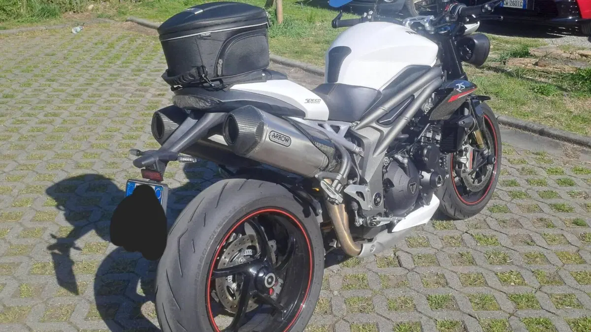 Triumph Speed Triple 1050 RS (2018 - 20)  (8)