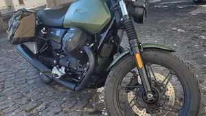 Moto Guzzi V7 Stone Ten (2024 - 25) 