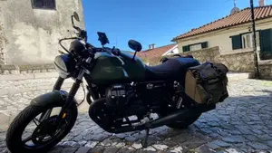 Moto Guzzi V7 Stone Ten (2024 - 25)  (3)