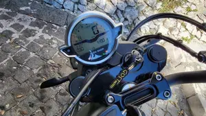 Moto Guzzi V7 Stone Ten (2024 - 25)  (9)