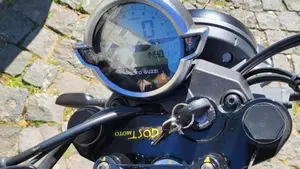 Moto Guzzi V7 Stone Ten (2024 - 25)  (16)