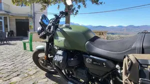 Moto Guzzi V7 Stone Ten (2024 - 25)  (19)