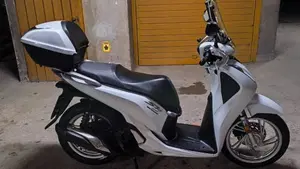 Honda SH 150i (2017 - 19)  (2)
