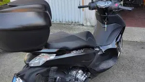 Piaggio Beverly 300 i.e. Police ABS-ASR (2017 - 20)  (2)