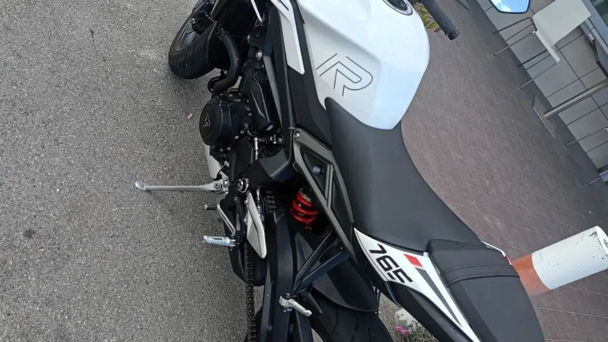 Triumph Street Triple 765 R (2023 - 26)  (4)