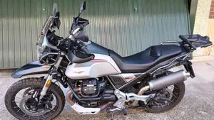 Moto Guzzi V85 TT Travel (2021 - 23)  (3)