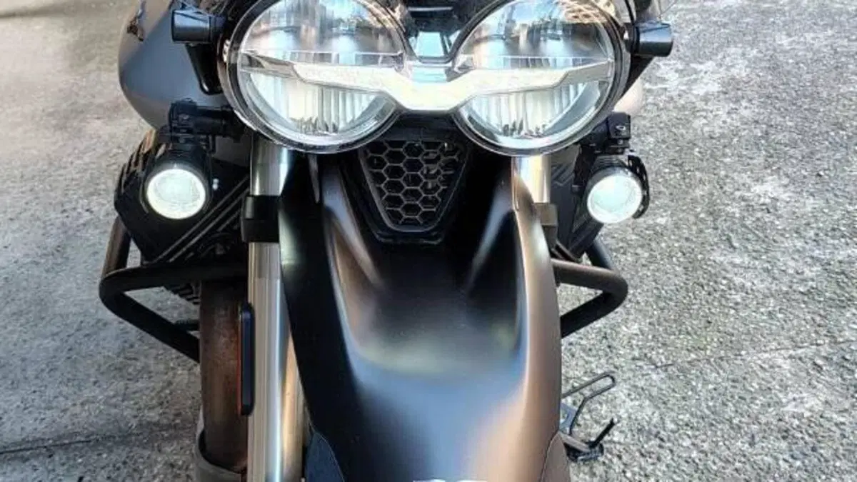 Moto Guzzi V85 TT Travel (2021 - 23)  (2)