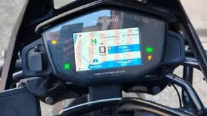 Moto Guzzi V85 TT Travel (2021 - 23)  (7)