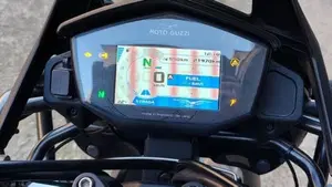 Moto Guzzi V85 TT Travel (2021 - 23)  (8)