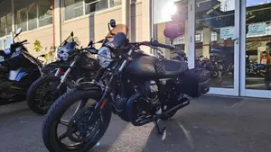 Moto Guzzi V7 Stone (2021 - 24)  (2)